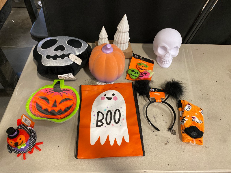 Photo 1 of halloween decor 10 set bundle. 