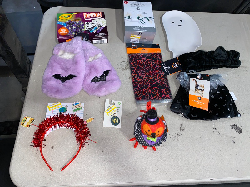 Photo 1 of halloween 10 pack decor set 
