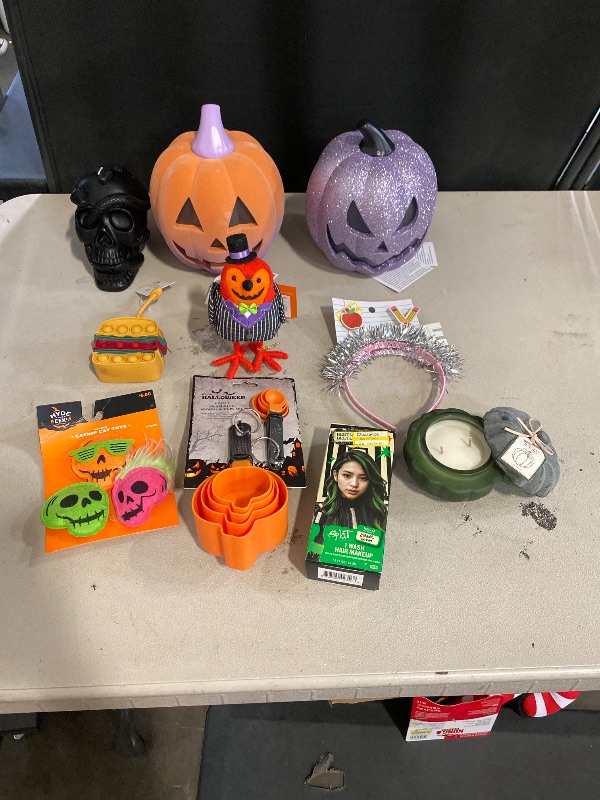 Photo 1 of Haloween 10 pack set 