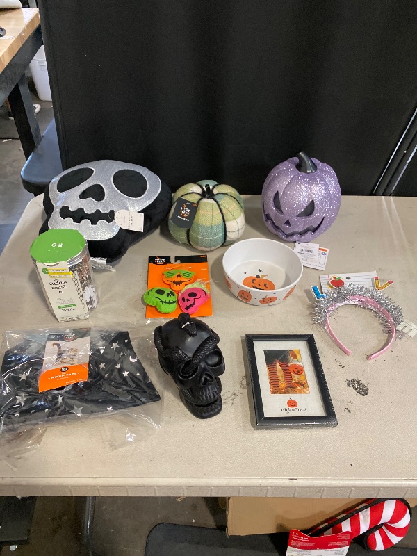Photo 1 of Haloween 10 pack set 