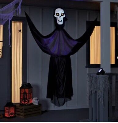 Photo 1 of Hyde and eek ! 65' ghoul glows under blacklight indoor / outdoor decor . 