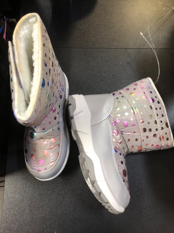Photo 1 of Kids Snow Boots 2