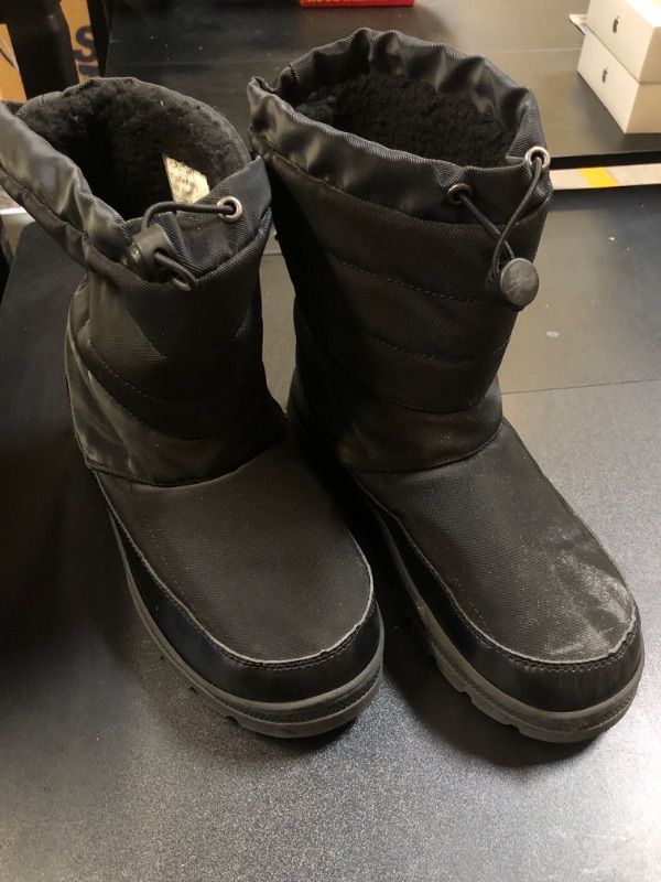 Photo 1 of Women's Snow Boots Size 7