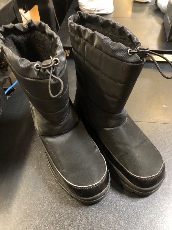 Photo 1 of Women's Snow Boots Size 6