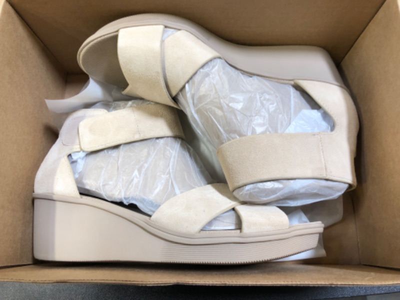 Photo 1 of Women's Beige Wedges Size 9.5