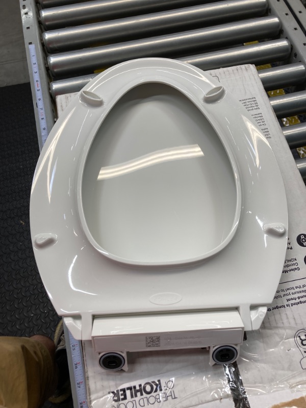 Photo 5 of ** DAMAGED ** KOHLER 4636-RL-0 Cachet ReadyLatch Quiet Close Elongated Toilet Seat, White Ready Latch Elongated White