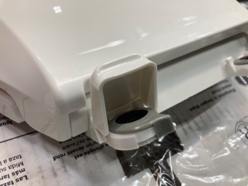 Photo 4 of ** DAMAGED ** KOHLER 4636-RL-0 Cachet ReadyLatch Quiet Close Elongated Toilet Seat, White Ready Latch Elongated White