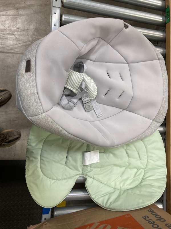 Photo 2 of Graco - baby swing