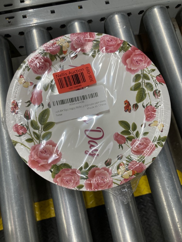 Photo 1 of 50Pcs Mother's Day Plates 9in Floral Paper Plates Heavy Duty Disposable Spring Flowers Plates for Dinner Dessert Mothers Day Party Decorations Tableware Tea Party Supplies