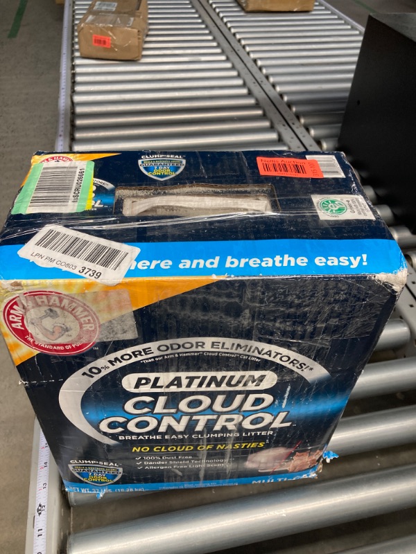 Photo 2 of Arm & Hammer Cloud Control Platinum Multi-Cat Clumping Cat Litter with Hypoallergenic Light Scent, 14 Days of Odor Control, 37 lbs 37 Pounds