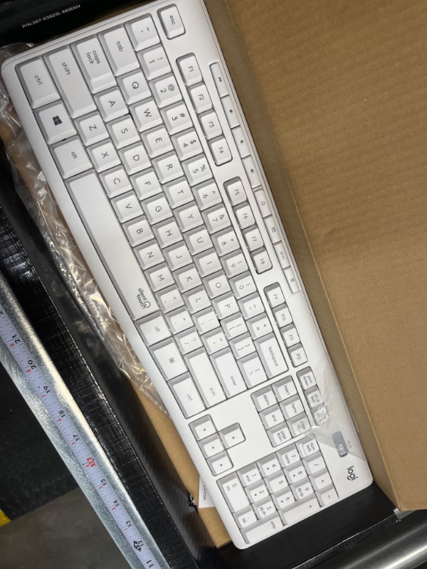 Photo 4 of logi keyboard 