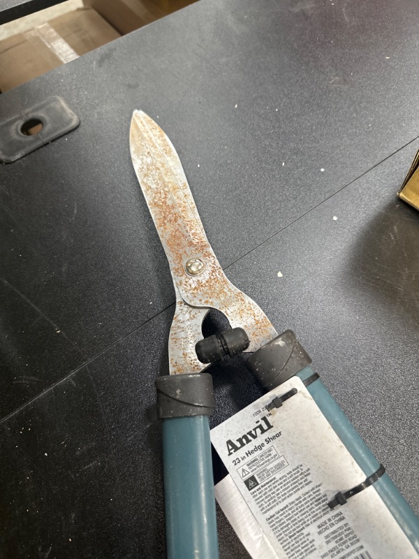 Photo 1 of 9.6 in. Hedge Shear
*slightly rusted*
