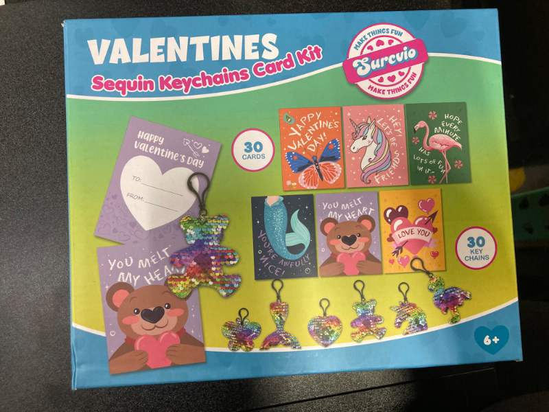 Photo 1 of SURCVIO 30 Pack Valentines Day Gifts for Kids, Glitter Sequin Keychains with Valentines Greeting Cards for Kids, Valentine's Day School Prize Party Favor, Classroom Exchange Gift Set Style 1