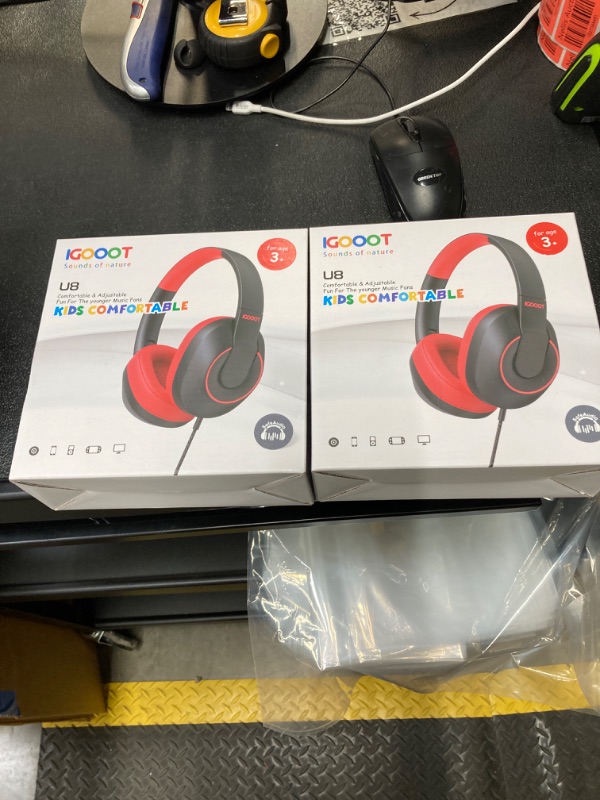 Photo 2 of 2 igooot Kids Headphones Wired,Most Comfortable Over Ear Children Headphones with Microphone,Adjustable,Volume Limiter 85/94dB,for School/Plane/Switch/Amazon-fire-Tablet/ipad,3.5mm Jack,Black&Red.