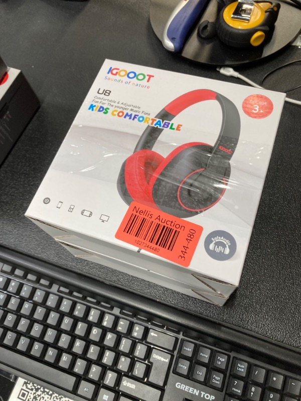 Photo 3 of 2 igooot Kids Headphones Wired,Most Comfortable Over Ear Children Headphones with Microphone,Adjustable,Volume Limiter 85/94dB,for School/Plane/Switch/Amazon-fire-Tablet/ipad,3.5mm Jack,Black&Red.