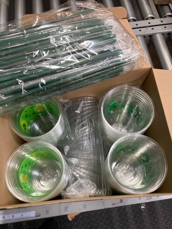 Photo 2 of 300 Pcs 12 oz St Patrick's Day Shamrock Cups with Lids and Straw Disposable Clear Plastic Cups Happy St Patrick's Day Party Cups Drinking Green Cups for Party Supply Beer Beverage Ice Cream (Fresh)