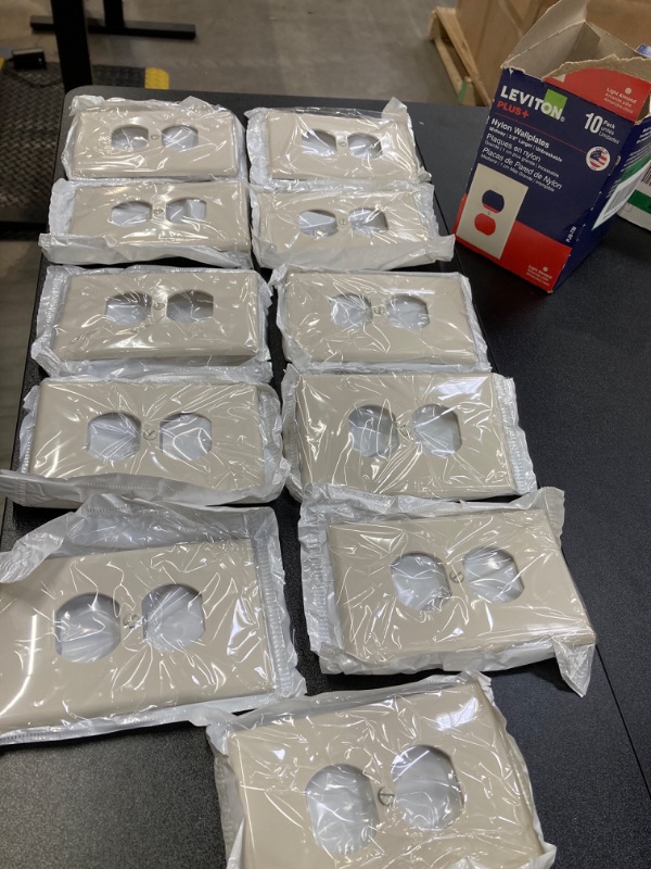 Photo 1 of 18 PACK BUNDLE OF LEVITON WALL PLATES///7 PACK OF WHITE PLASTIC WALLPLATES//11 PACK OF NYLON WALLPLATES