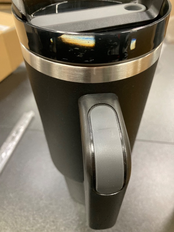 Photo 2 of (BLACK)40oz Quencher H2.0 Stainless Steel Vacuum Insulated Tumbler with Lid and Straw for Water, Iced Tea or Coffee, Smoothie and More, (BLACK)