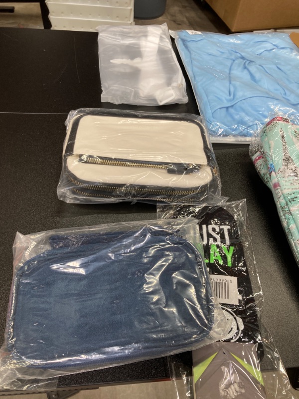 Photo 1 of MISC CLOTHING BUNDLE///VARIOUS SIZES