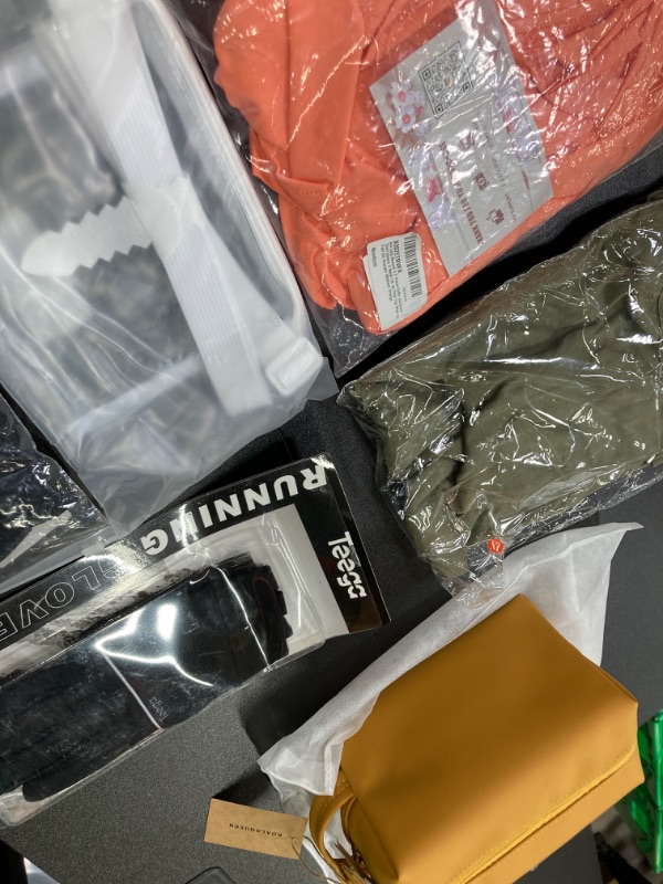 Photo 1 of MISC CLOTHING BUNDLE///VARIOUS SIZES MEDIUM TO XL