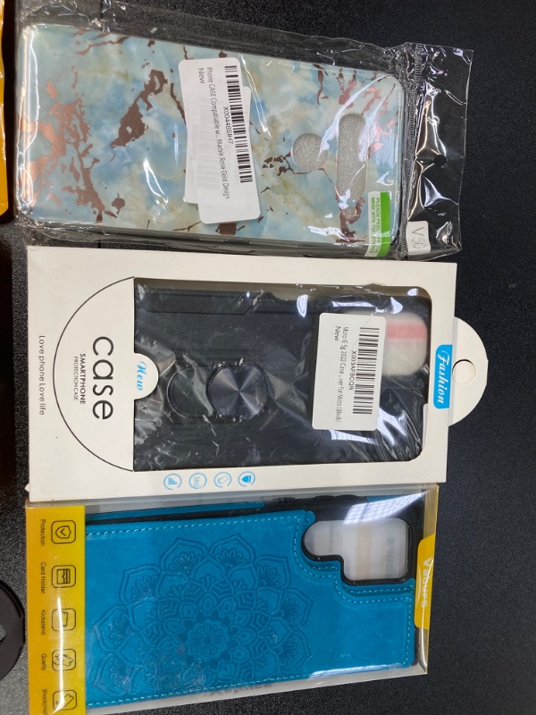 Photo 2 of MISC PHONE CASE BUNDLE//IPHONE AND SAMSUNG