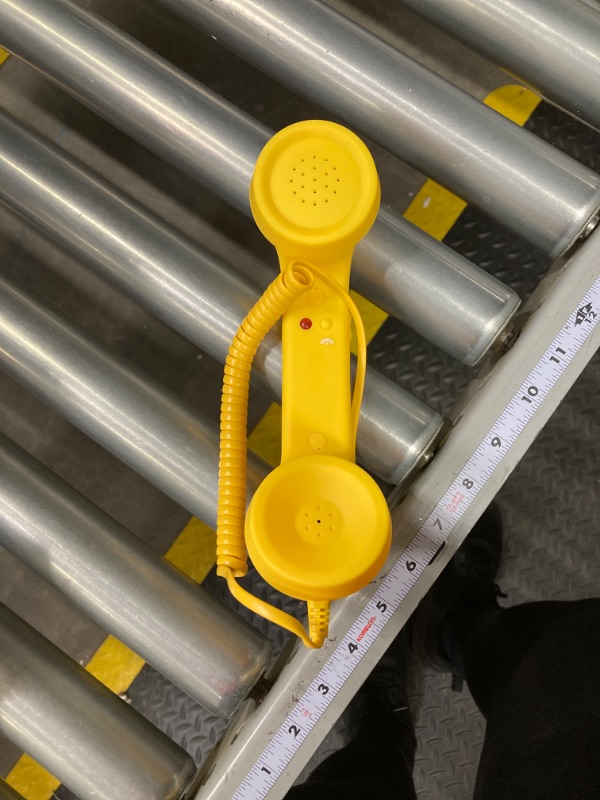 Photo 2 of Retro Phone Telephone, 3.5mm Universal Phone Retro Handset Radiation-Proof Receivers Cellphone Handset Classic Mobile Phone Handset for Phone Yellow