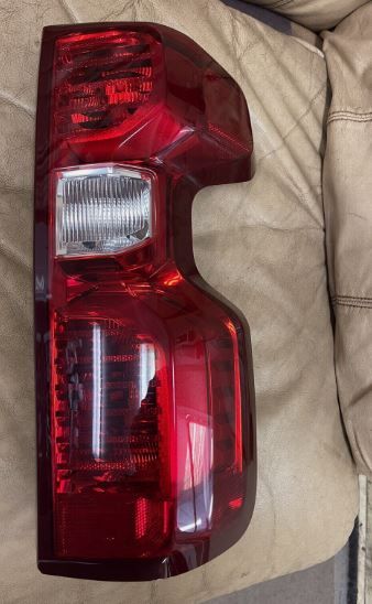 Photo 1 of 2019-2021 Chevy Silverado 1500/2500/3500 INCANDESCENT RH OEM TAIL LIGHT GM