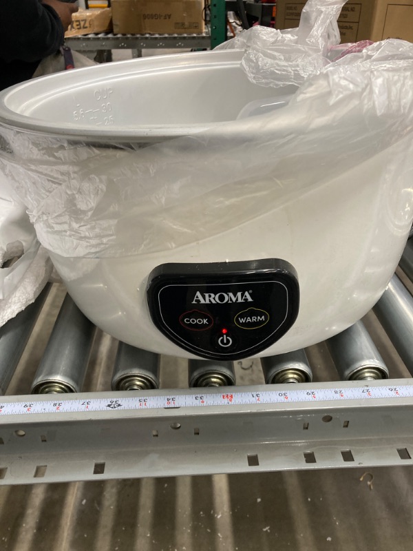 Photo 2 of Aroma Housewares Commercial 60-Cup (Cooked) / 14Qt. Rice & Grain Cooker (ARC-1430E), White