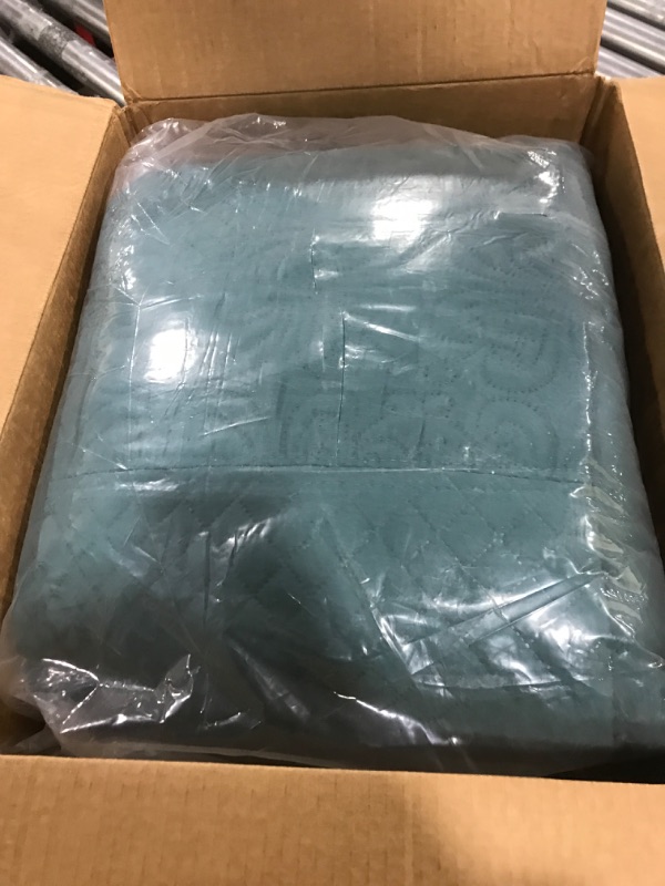 Photo 1 of RUIZIXIN Bedspread Oversized King Coverlet Lightweight Quilt Embossed Matress Soft Comforter Extra Wide Bed Cover for All Seasons Turquoise(1 Bedspreads 2 Pillow Case) (Blue Teal, California King)