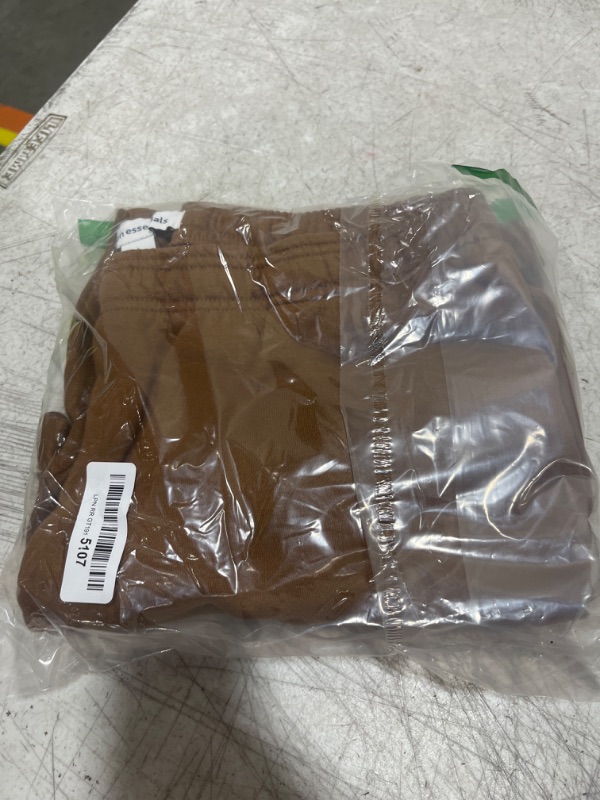 Photo 2 of Amazon Essentials Men's Fleece Jogger Pant Large Toffee Brown