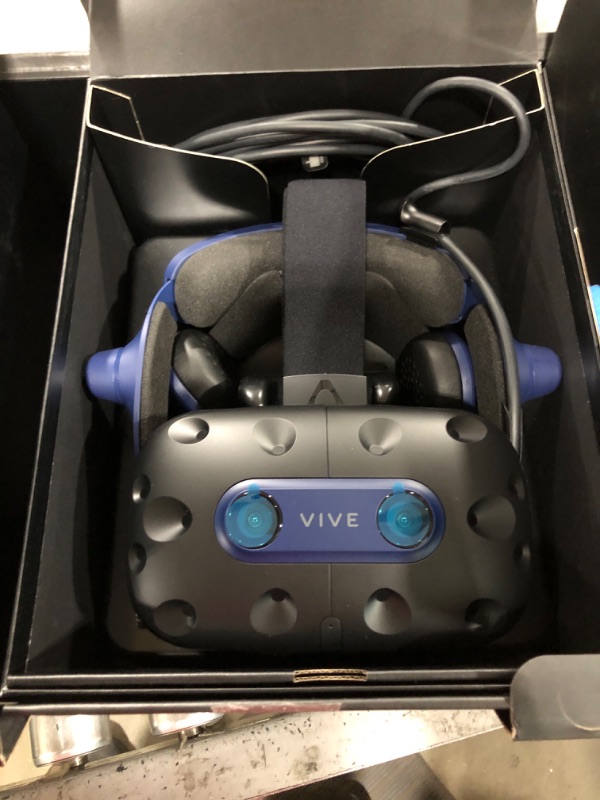 Photo 3 of HTC VIVE Pro Kit
