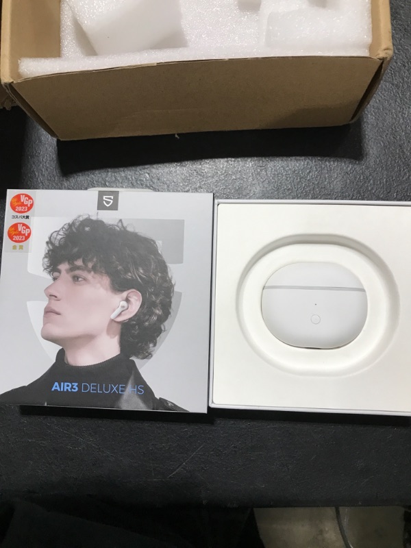 Photo 1 of AIR3 DELUXE HS EARPODS