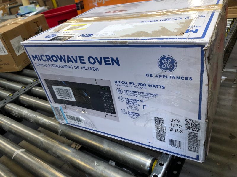 GE Countertop Microwave Oven 0.7 Cubic Feet Capacity, 700 Watts