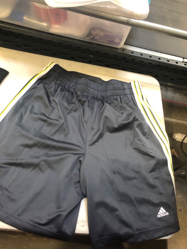 Photo 1 of Mens basketball shorts size large --- adidas 