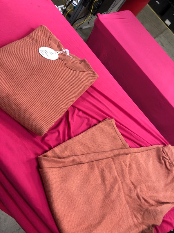 Photo 1 of 2 PIECE LONG SLEEVE BURNT  ORANGE SET 
SIZE- XL 