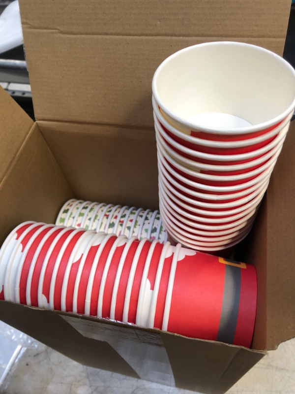 Photo 1 of 120 PIECE 9 OZ DISPOSABLE CHRISTMAS CUPS