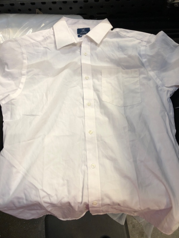 Photo 2 of George Men's Short Sleeve Dress Shirt
SIZE - MEDIUM 

