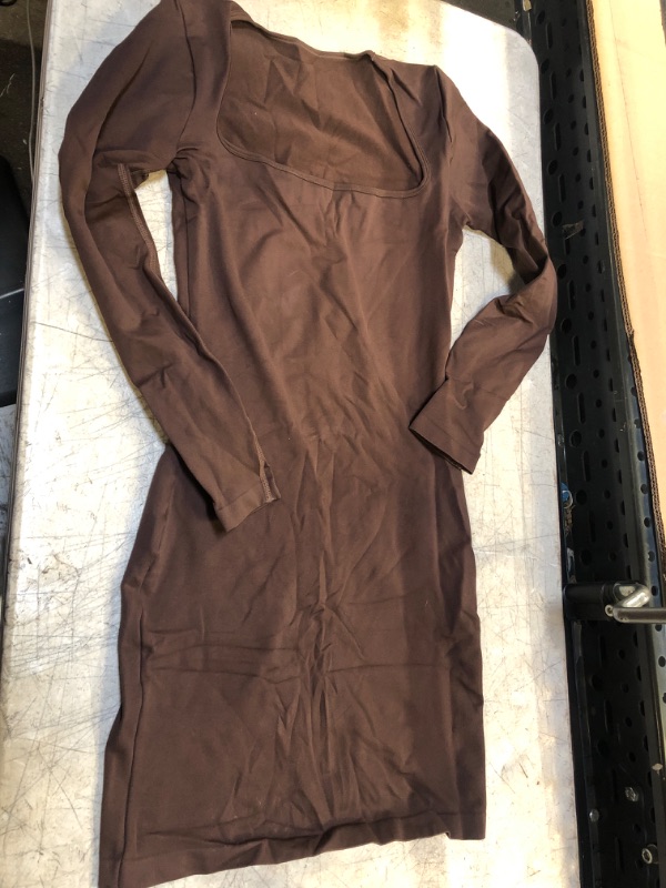 Photo 1 of BROWN LONGSLEEVE BODY  DRESS 
SIZE UNKNOWN 
SIZE APPEAR TO BE -XL/1XL