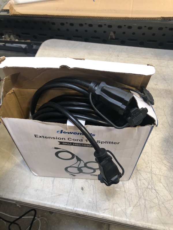 Photo 2 of DEWENWILS Outdoor Extension Cord 1 to 3 Splitter for Christmas, 3 Prong Outlets Plugs, Max 28ft End to End (40 FT Total),16/3C SJTW Weatherproof Wire for Outdoor String Lights Other Appliances, ETL Black 40 FT
