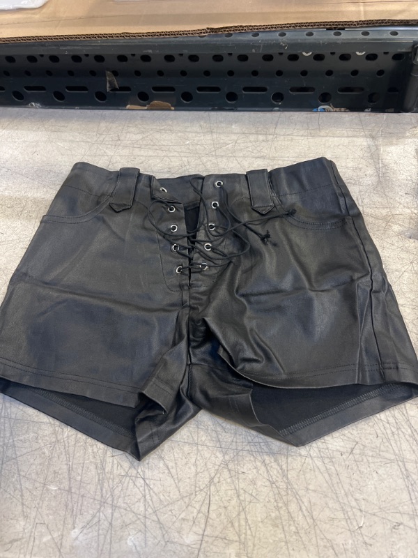 Photo 2 of Floerns Women's Eyelets Drawstring Front High Waisted Solid Leather Shorts

SIZE UNKNOWN 
SIZE APPEARS TO BE - MEDIUM/LARGE 