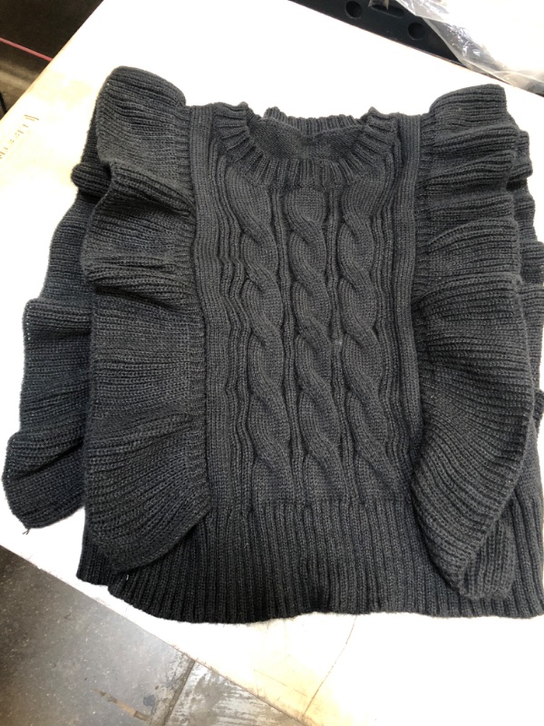 Photo 1 of BLACK FORMAL SLEEVELESS SWEATER 
SIZE UNKNOWN 
SIZE APPEARS TO BE MEDIUM/LARGE 