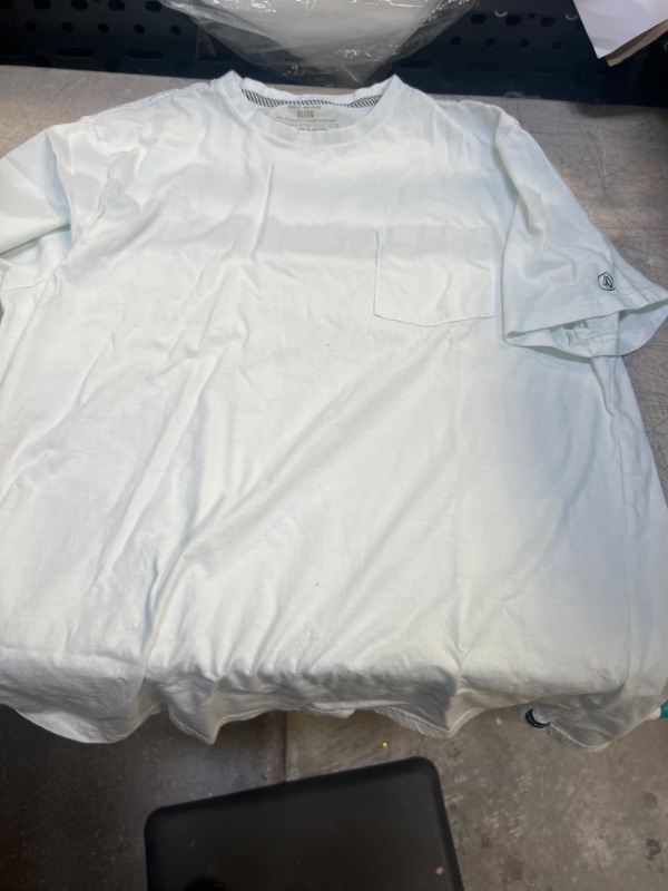 Photo 1 of MENS MINT SHORTSLEEVE T SHIRT 
SIZE -XL 