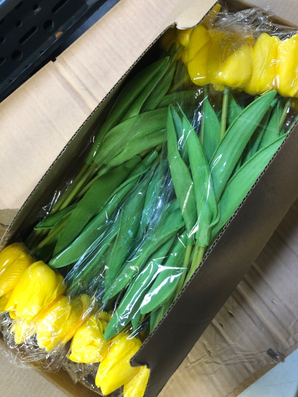 Photo 2 of 40-50 PCS Yellow Artificial Flower Tulips PU Real Touch Tulips for Home Wedding Decoration Brides Hand Holding Bouquet Artificial Flower Decoration (Type-Yellow)