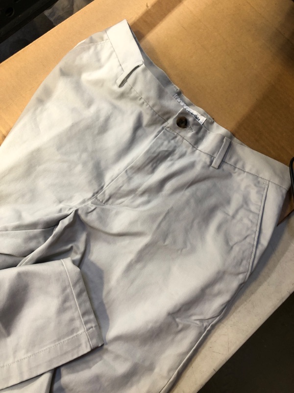 Photo 1 of Amazon Essentials Men's Slim-Fit Wrinkle-Resistant Flat-Front Chino Pant33w 30l 
