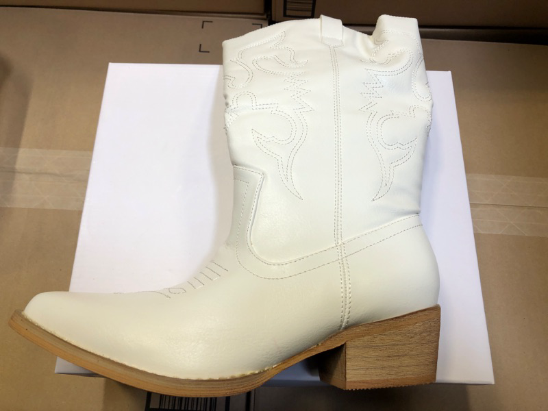 Photo 1 of SIZE 9 WOMENS WHITE COWBOY BOOTS 