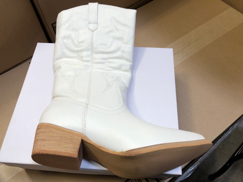 Photo 2 of SIZE 9 WOMENS WHITE COWBOY BOOTS 