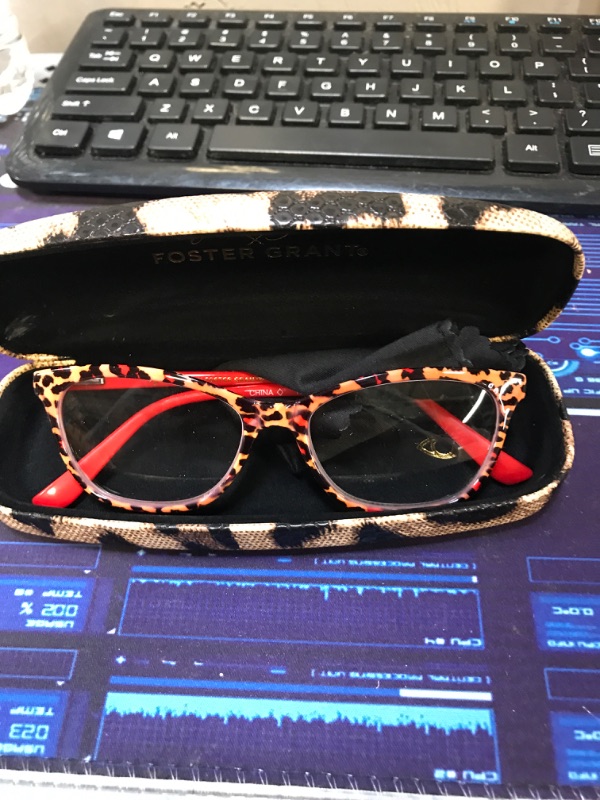 Photo 2 of Foster Grant Gloss Women's Leo Reading Glasses +3.25
