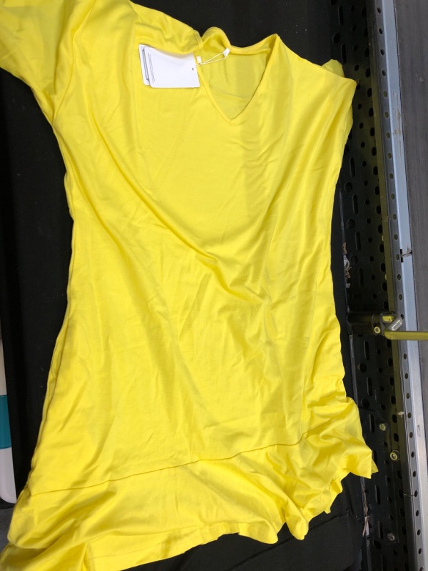 Photo 1 of YELLOW SHIRT WITH RUFFLE AT THE BOTTOM 
SIZE-2XL