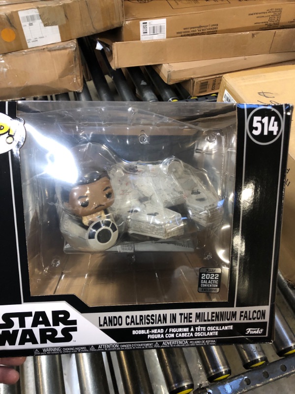 Photo 2 of Funko Pop! Ride Super Deluxe: Star Wars - Lando Calrissian in The Millenium Falcon (Shared Galactic Convention, Amazon Exclusive), Multicolor