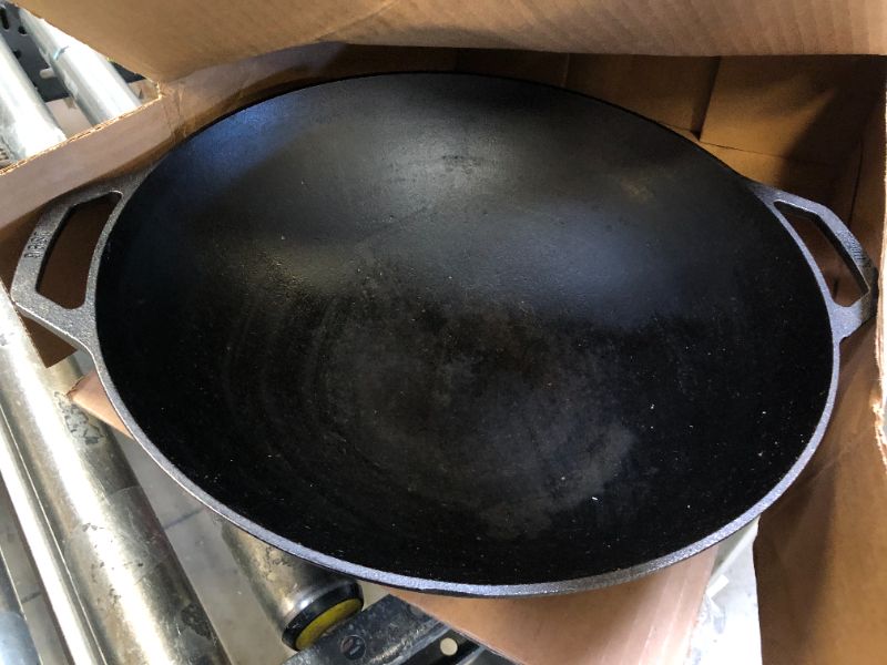 Photo 1 of Lodge Cast Iron 14" Wok